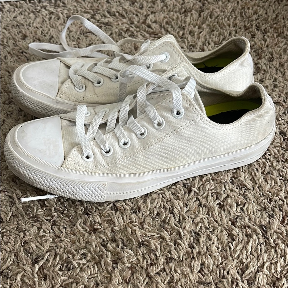 White Chuck Taylor 2